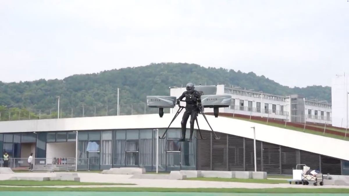 The Jetpack Chinese Jet that can be brought a first historical flight