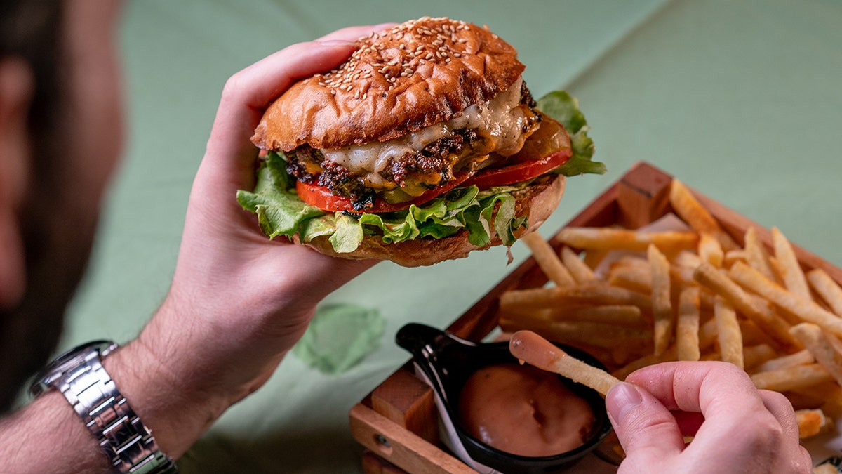 The man who holds a tasty burger: new tests may detect spam consumption from blood and urine samples