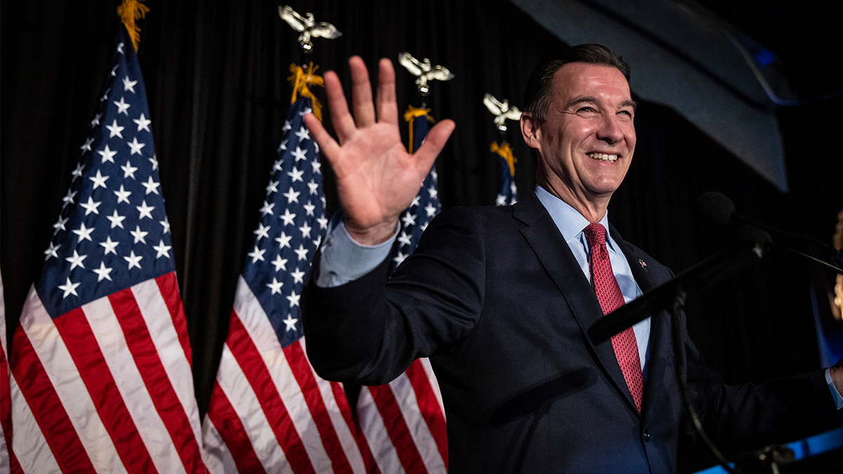 Rece. Tom suozzi, Dn.y.