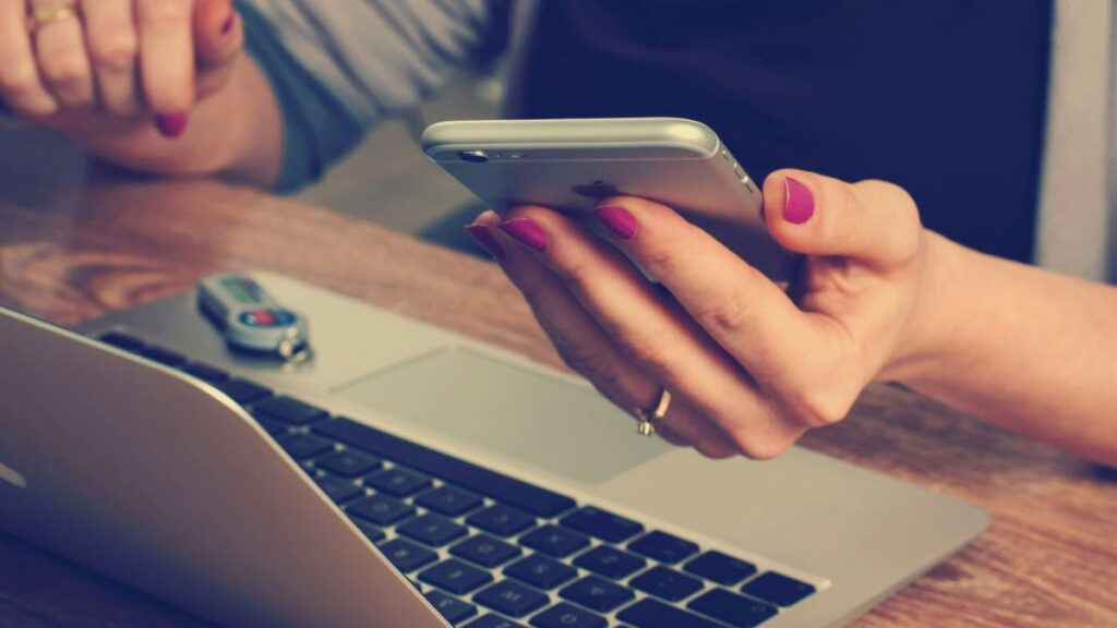 Fake Fake Spot online, avoid subscription scams on Facebook