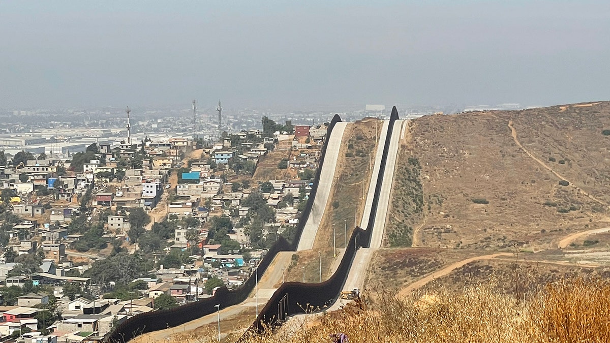 Wall San Diego border